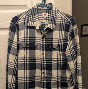 Levi's Size Large Flannel button Down Long Sleeve